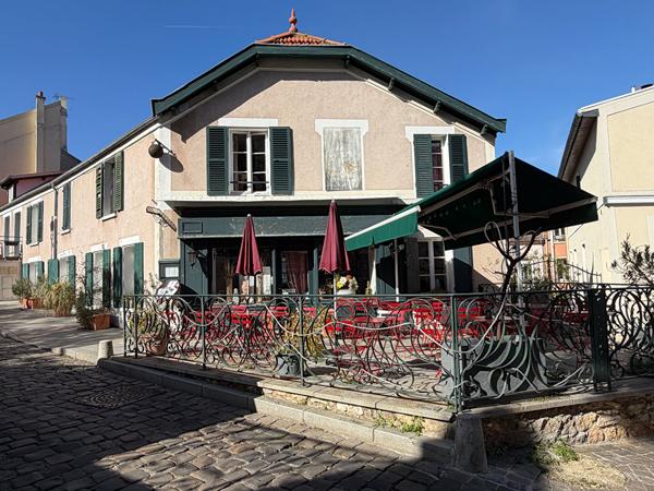 LE PLESSIS-ROBINSON - Immeuble de rapport avec restaurant et 3 appartements loués