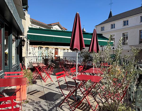 LE PLESSIS-ROBINSON - Immeuble de rapport avec restaurant et 3 appartements loués