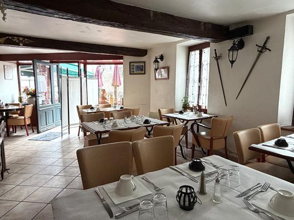 LE PLESSIS-ROBINSON - Immeuble de rapport avec restaurant et 3 appartements loués