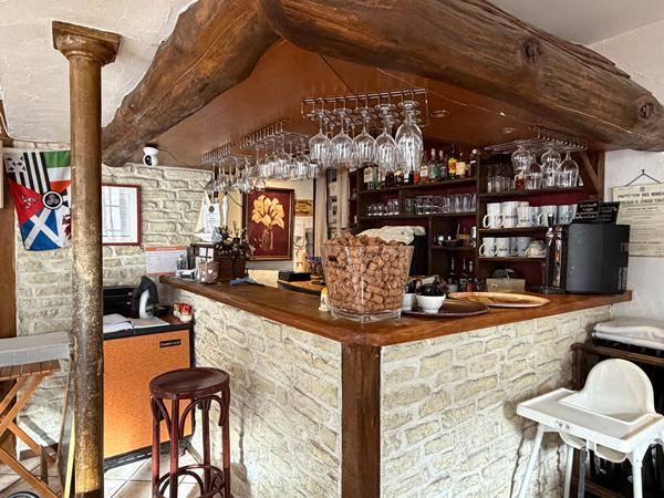 LE PLESSIS-ROBINSON - Immeuble de rapport avec restaurant et 3 appartements loués