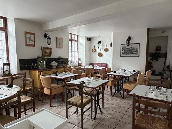 LE PLESSIS-ROBINSON - Immeuble de rapport avec restaurant et 3 appartements loués