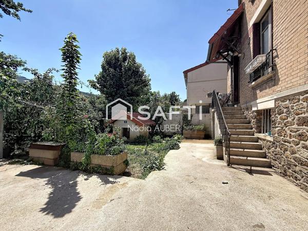 MAISON  AVEC  GARAGE PARKINGS ET  GRAND JARDIN – 613 m² DE TERRAIN – VITRY-SUR-SEINE ARDOINES