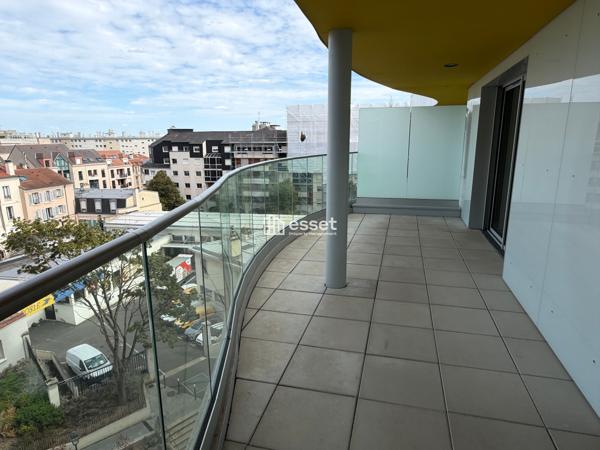 Location Appartement 4 pièces 107.6 m² - Suresnes 92150
