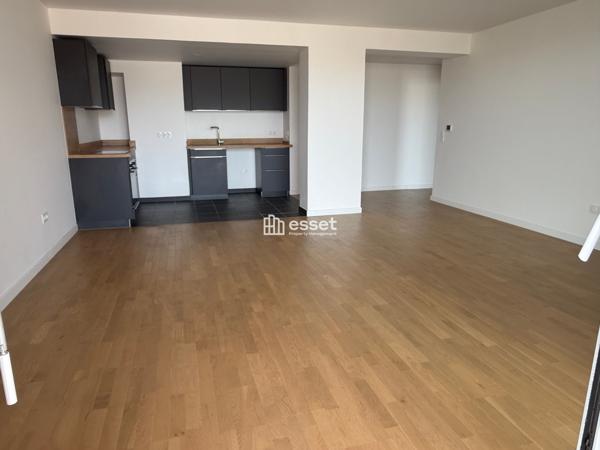 Location Appartement 4 pièces 107.6 m² - Suresnes 92150