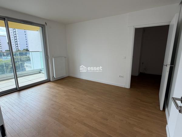 Location Appartement 4 pièces 107.6 m² - Suresnes 92150