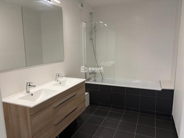 Location Appartement 4 pièces 107.6 m² - Suresnes 92150