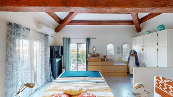 Maison
                                                                                                                                                                                                                                                                                                                        6 pièce(s)                                                                                                                                                                                                          3 chambre(s)                                                                                                                                                                                                          145  m²