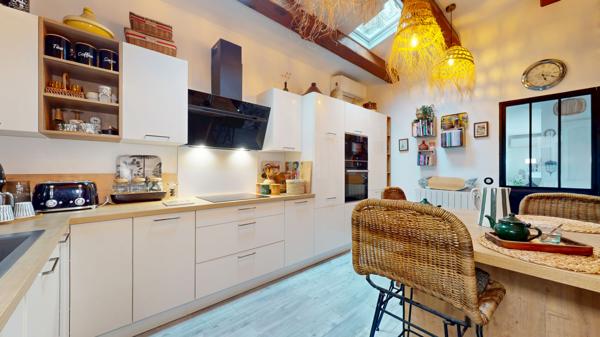 Maison
                                                                                                                                                                                                                                                                                                                        6 pièce(s)                                                                                                                                                                                                          3 chambre(s)                                                                                                                                                                                                          145  m²