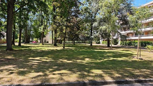 Studio de 30 m² en rez-de-chaussée avec extérieur privatif