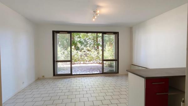 Studio de 30 m² en rez-de-chaussée avec extérieur privatif