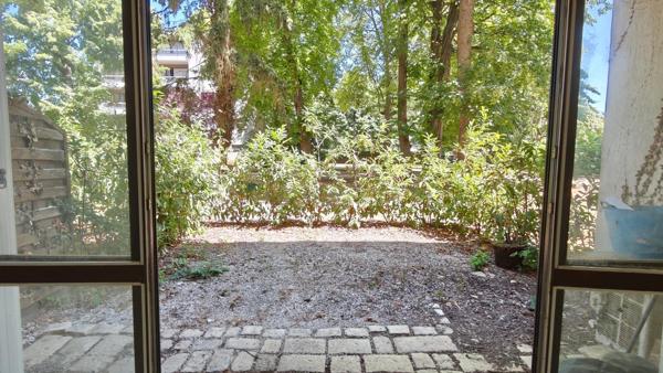 Studio de 30 m² en rez-de-chaussée avec extérieur privatif