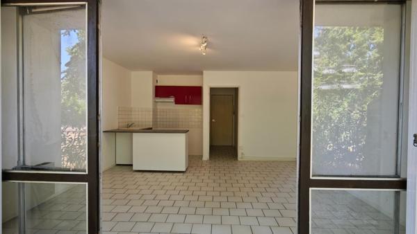 Studio de 30 m² en rez-de-chaussée avec extérieur privatif