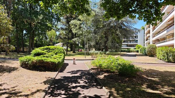 Studio de 30 m² en rez-de-chaussée avec extérieur privatif