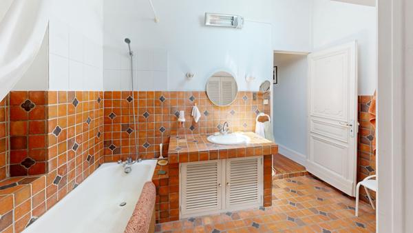 Cuxac Cabardes, Grande maison de village Ancienne pharmacie