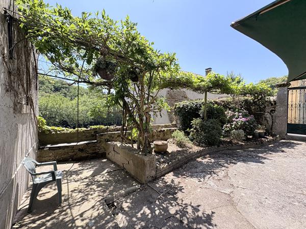 Cuxac Cabardes, Grande maison de village Ancienne pharmacie