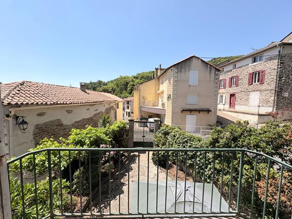 Cuxac Cabardes, Grande maison de village Ancienne pharmacie