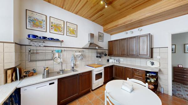 Cuxac Cabardes, Grande maison de village Ancienne pharmacie