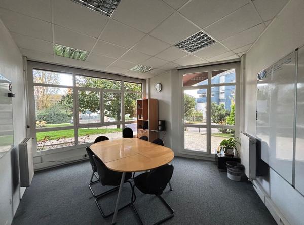 Bureaux à louer à Nantes rez de chaussée rénovés divisibles avec parkings