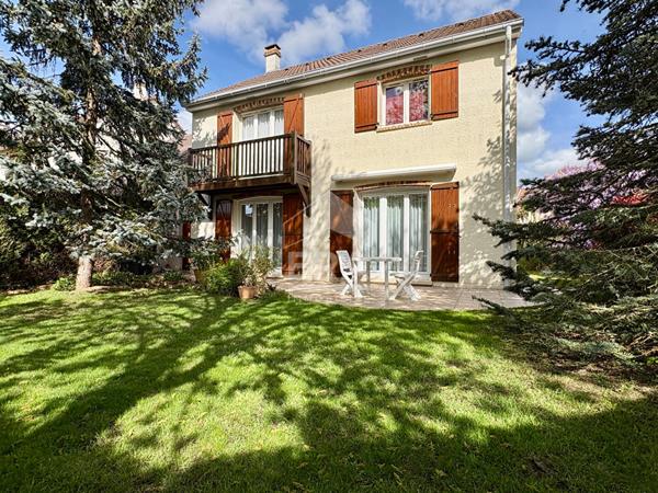 Maison spacieuse à vendre à Villepreux - 4 chambres, jardin et garage