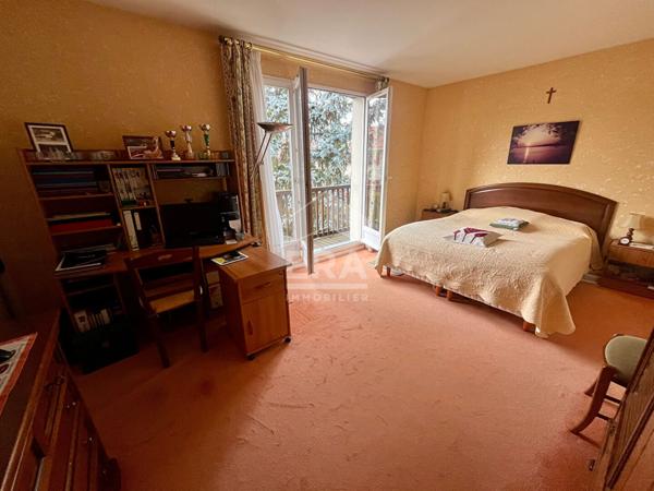 Maison spacieuse à vendre à Villepreux - 4 chambres, jardin et garage