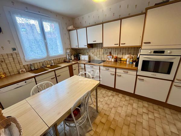 Maison spacieuse à vendre à Villepreux - 4 chambres, jardin et garage