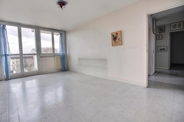 Appartement familial 4 pièces avec balcon et vue sur la Seine