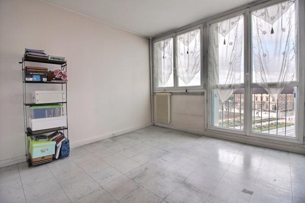Appartement familial 4 pièces avec balcon et vue sur la Seine