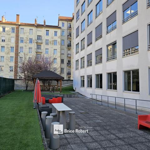 Bureaux à louer à Lyon bureaux rénovés lumineux avec parking intérieur