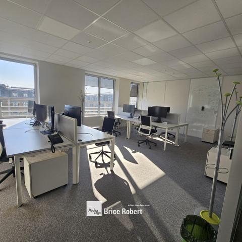 Bureaux à louer à Lyon bureaux rénovés lumineux avec parking intérieur