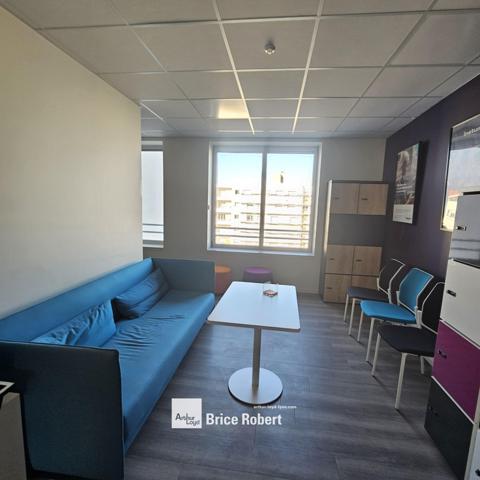 Bureaux à louer à Lyon bureaux rénovés lumineux avec parking intérieur