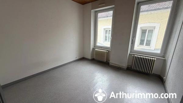 Vente                                                      Immeuble
                        
                                                            à L'Isle-sur-le-Doubs