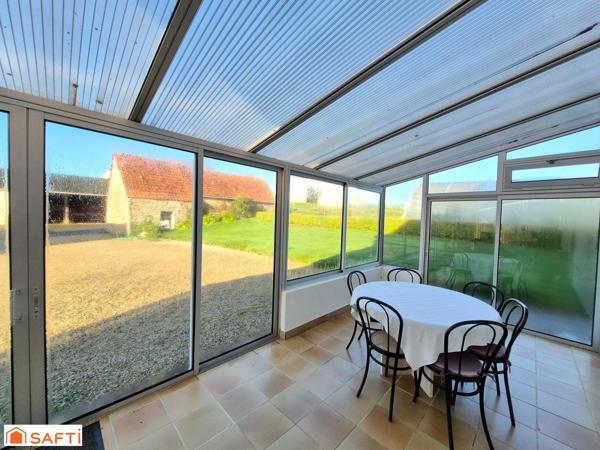 Joli corps de ferme avec hangars, terrain de 8 600 m2