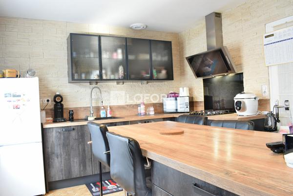 Location maison près de Saint-Pantaléon-de-Larche - 5 pièce(s) - 119 m² - 950 €/mois