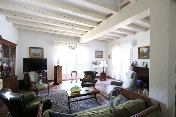 Vaste propriété de 225m² habitables sur terrain de 1919 m² arboré et paysagé - 5 chambres