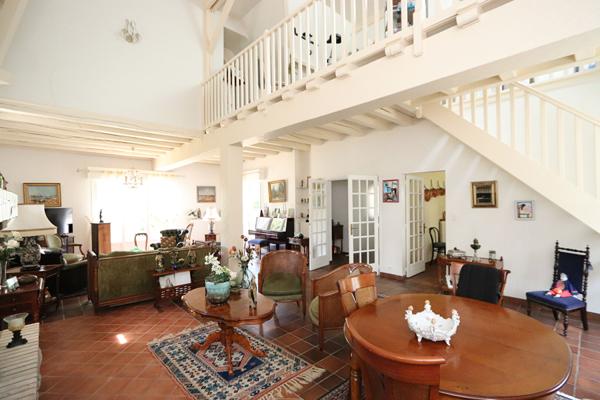 Vaste propriété de 225m² habitables sur terrain de 1919 m² arboré et paysagé - 5 chambres