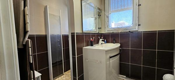 Maison familiale avec grand jardin et piscine à Mouleydier (24)