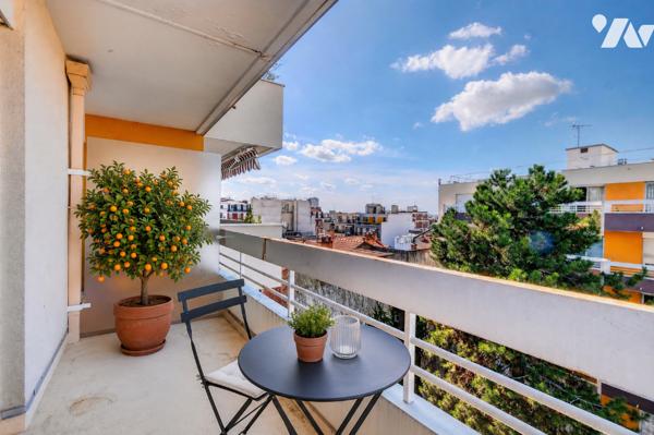Paris 20, Pelleport/Gambetta : Studio avec balcon
