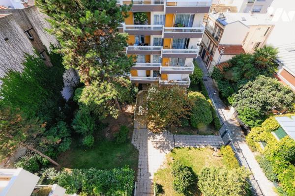 Paris 20, Pelleport/Gambetta : Studio avec balcon