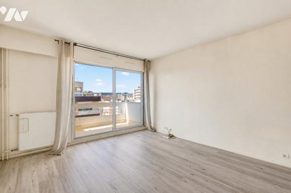 Paris 20, Pelleport/Gambetta : Studio avec balcon