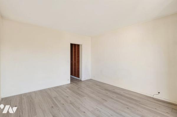 Paris 20, Pelleport/Gambetta : Studio avec balcon