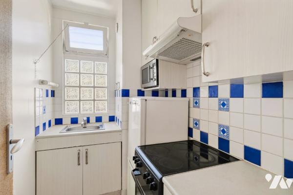 Paris 20, Pelleport/Gambetta : Studio avec balcon