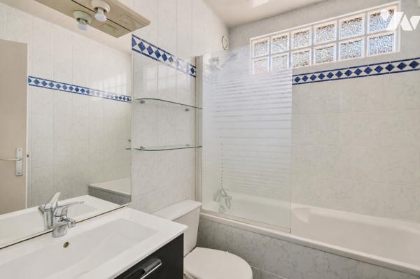 Paris 20, Pelleport/Gambetta : Studio avec balcon