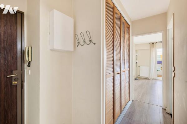 Paris 20, Pelleport/Gambetta : Studio avec balcon