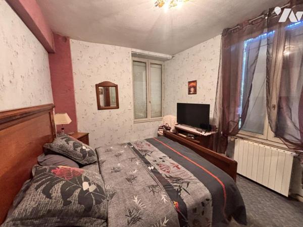 SECTEUR LENAULT - MAISON D'HABITATION EN PIERRE AVEC JARDIN