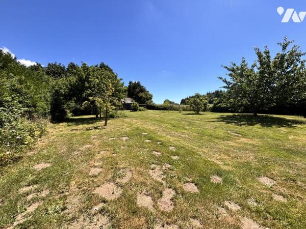 SECTEUR LENAULT - MAISON D'HABITATION EN PIERRE AVEC JARDIN