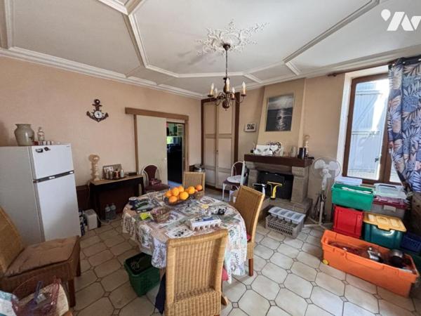 SECTEUR LENAULT - MAISON D'HABITATION EN PIERRE AVEC JARDIN