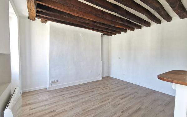 Appartement à vendre    1 pièce • 25 m2 Mandres-les-Roses