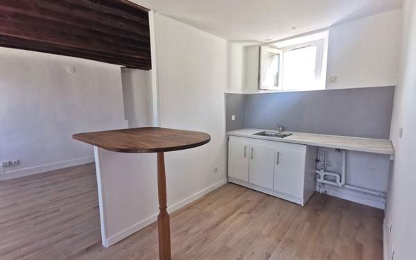 Appartement à vendre    1 pièce • 25 m2 Mandres-les-Roses