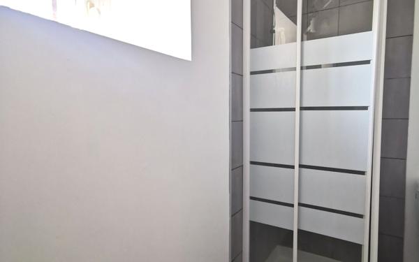 Appartement à vendre    1 pièce • 25 m2 Mandres-les-Roses