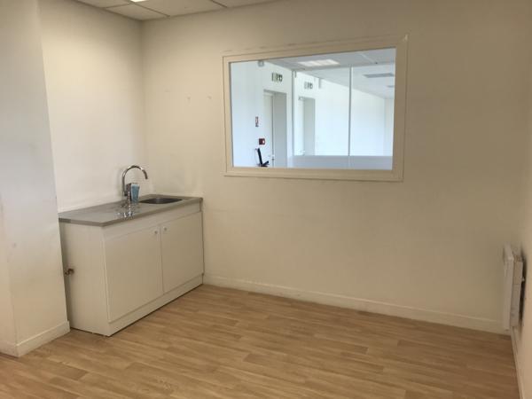 BUREAUX A LOUER - 375 M2 - SAINT NAZAIRE - ZI BRAIS - OPEN SPACE - 300 M2